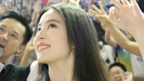 12岁少年偷邻居车上高速